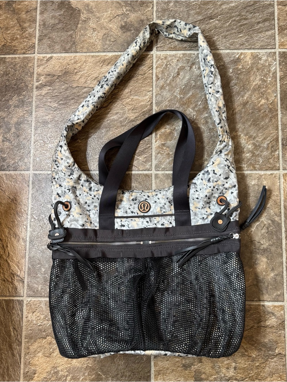 Lululemon Yin to Yang Hobo Bag Purse Not So Petite Fleur Silver Spoon